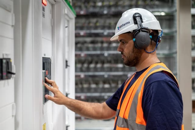 Bitfarms Joins Peer Bitcoin Miners in Halting Hashrate Expansion, Citing HPC Focus
